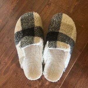 American Eagle Plaid Faux Sherpa Clog